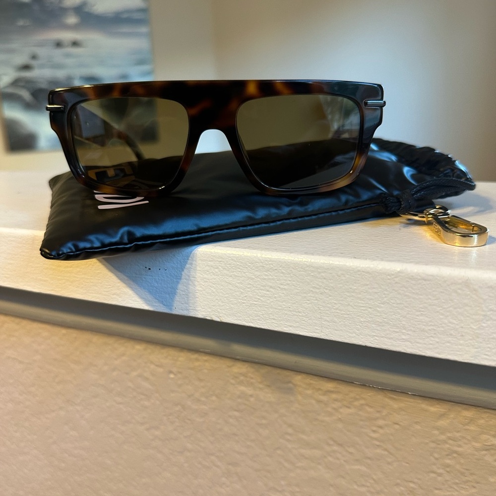 Fendi Brown Tortoise fendigraphy sunglasses - Picture 6 of 10